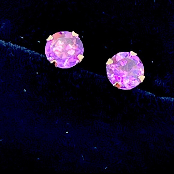New in Box! 10KT White Gold 5mm Natural Amethysts Earring, - Picture 3 of 8